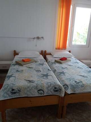 Гостевой дом Къщи за ваканция на брега Варна Двухместный номер с 1 кроватью или 2 отдельными кроватями и видом на море-1